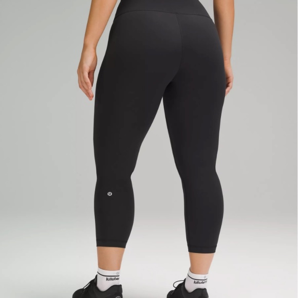 Lululemon Wunder Train Contour Fit High-Rise Crop 23" black size 6 - Picture 2 of 2